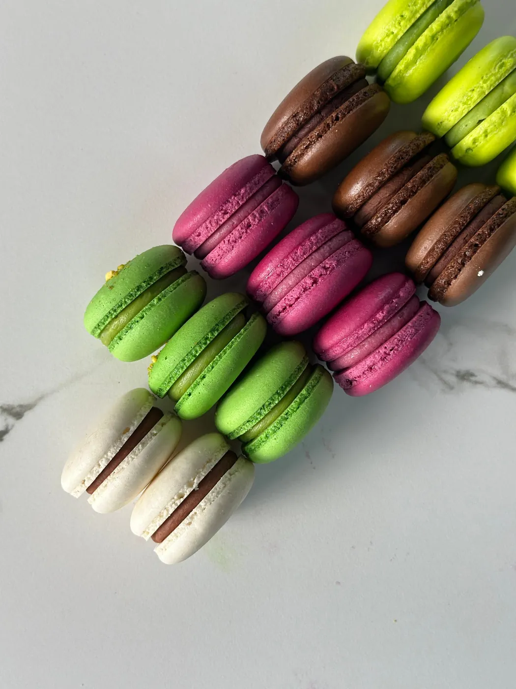 Macarons de varios sabores y rellenos