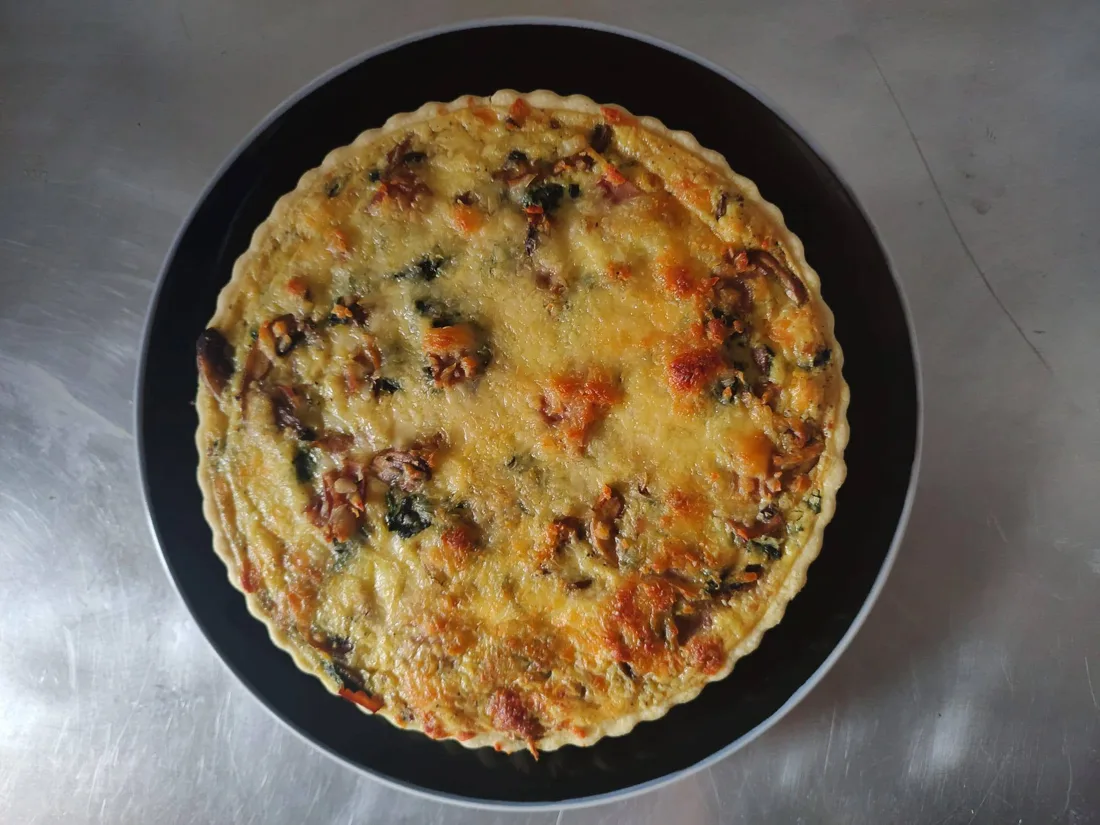 Quiche horneado con borde ondulado