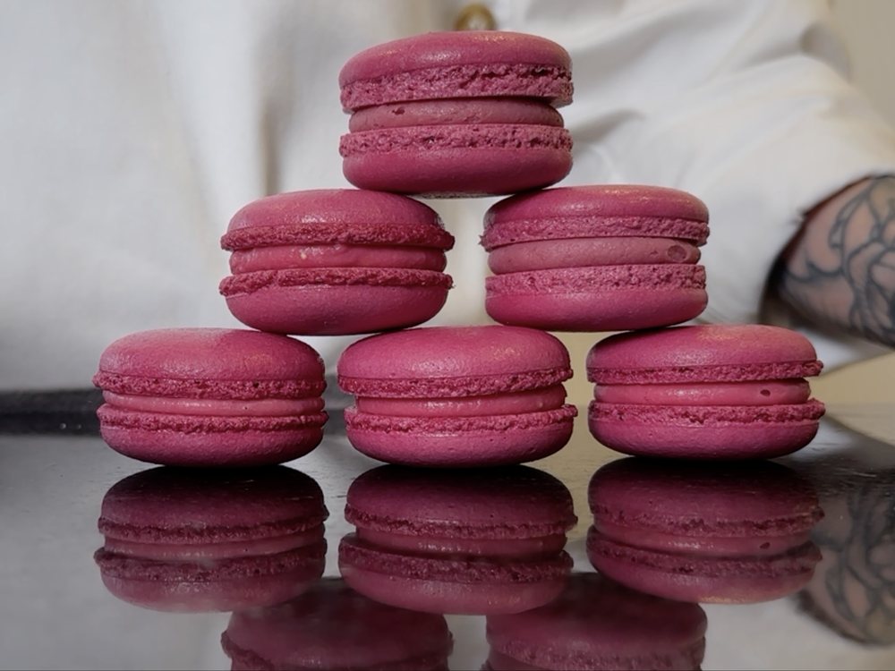 Pirámide de macarons rosados